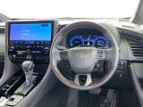 運転席まわりです。 各操作スイッチは使いやすい位置に配置されてます。
