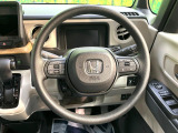 インテリアに合わせたデザインのステアリングは、運転される方のことも考え、運転しやすい形状、大きさです。是非一度、実際に触ってお確かめください。