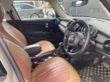 ◆LIBERALAは、輸入車選びの新たなスタイルを提案するインポート・セレクト・ブランドです。オーナー様となる方がクルマから直接感じる感性を第一にした、最良の一台との出会いをコーディネートいたします。