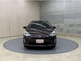 お車購入のポイントとなるフロントマスクです!シャープな目つきが印象的なデザインのヘッドランプです。
