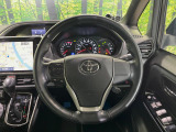 【純正革巻きステアリング】上質な革を使用することで、手にしっかり馴染みとても運転しやすいハンドルです♪