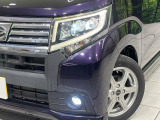 【LEDヘッドライト】悪天候や夜間走行時も良好な視界を確保し安心して運転できる高輝度LEDヘッドライトを装備!点灯速度が早く、消費電力も抑えられています。