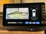リバースギアに入れるだけで後方の表示へ切り替わります。夜間や雨の日の駐車も楽になりますよ。