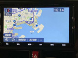 ディスプレイオーディオやカーナビは、現代のドライブにおいて欠かせない装備のひとつです。初めての場所でも迷いにくく、快適なルート案内で運転をサポートします。移動中のエンターテインメント性も高まります。