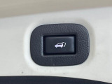【パワーバックドア】スマートキーや運転席のボタンを押すだけでリアゲートが自動で開閉します!荷物を持っている時や、高い位置にあるバックドアを閉める際に便利な機能です♪