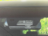 【三菱e-Assist】走行中に前方の車両等を認識し、衝突しそうな時は警報とブレーキで衝突回避と被害軽減をアシスト。より安全にドライブをお楽しみいただけます。