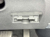 【ETC】高速道路などの料金所における自動料金支払いシステムです。車載器と料金所のアンテナとの間で無線通信を行い、料金を自動で支払うことができます。