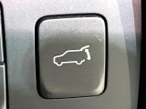 【パワーバックドア】スマートキーや運転席のボタンを押すだけでリアゲートが自動で開閉します!荷物を持っている時や、高い位置にあるバックドアを閉める際に便利な機能です♪