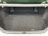 積み下ろしのしやすいデッキにはたっぷりと荷物を積み込んでいただけます。遊びから仕事まで、様々なシーンで頼れます♪
