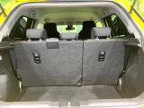 普段のお買い物や通勤、送迎等に十分な荷室スペースを確保しております。セカンドシートを倒すと、大きな荷物の積載も可能です♪
