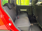 後部座席も気になるようなキズ・汚れやへたり等、大きなダメージはなく、良好な状態です。
