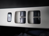 窓の開閉は電動(パワーウィンド)になりますので、便利ですよね。