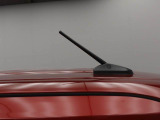 後退時に車両の後ろ側をモニター画面に表示します。車庫入れなどでバックする際に後方確認ができて便利です。車庫入れが苦手な人もこれで安心。