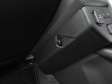 ちょっとした荷物がかけられるフック付き。
