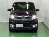 ディスチャージヘッドライト【HID】を装備していますのでとても明るく、夜間の走行や雨の日も安全・安心です。オートライトコントロール付きで周囲の明るさに応じて自動で点灯・消灯します。
