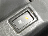 【シートヒーター】寒い日に重宝するシートヒーター!エアコンより早く温まってくれるので寒がりの人も安心ですね♪エアコンの温風は乾燥するから苦手、という方にもをおすすめです。