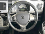 インテリアに合わせたデザインのステアリングは、運転される方のことも考え、運転しやすい形状、大きさです。是非一度、実際に触ってお確かめください。