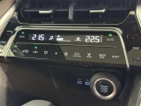 左右独立温度コントロールフルオートエアコンです。運転席、助手席それぞれで独立して温度設定ができます。冷え性の方が乗っても安心ですね♪