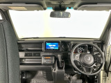 【前方視界】開放的な前方視界!運転がしやすく疲れにくいです♪窓が大きく、見通しがとっても良いおクルマですよ♪