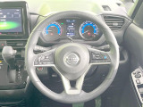 【純正革巻きステアリング】上質な革を使用することで、手にしっかり馴染みとても運転しやすいハンドルです♪