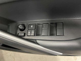 パワーウィンドウスイッチで運転席から全席の窓の開閉ができます♪