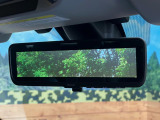 【スマートリヤビューミラー】後席の大きな荷物や同乗者で後方が確認しづらい時でも安心!カメラが撮影した車両後方の映像をルームミラー内に表示。クリアな視界で状況の確認が可能です!
