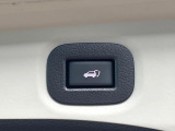 【パワーバックドア】スマートキーや運転席のボタンを押すだけでリアゲートが自動で開閉します!荷物を持っている時や、高い位置にあるバックドアを閉める際に便利な機能です♪