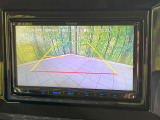 【バックカメラ】駐車時に後方がリアルタイム映像で確認できます。大型商業施設や立体駐車場での駐車時や、夜間のバック時に大活躍!運転スキルに関わらず、今や必須となった装備のひとつです!