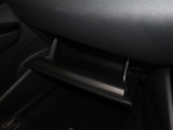 【グローブボックス】十分な収納スペースです。小物入れに最適♪
