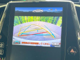 【バックカメラ】駐車時に後方がリアルタイム映像で確認できます。大型商業施設や立体駐車場での駐車時や、夜間のバック時に大活躍!運転スキルに関わらず、今や必須となった装備のひとつです!