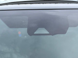 【トヨタセーフティセンス】走行中に前方の車両等を認識し、衝突しそうな時は警報とブレーキで衝突回避と被害軽減をアシスト。より安全にドライブをお楽しみいただけます。