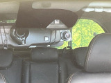 【インテリジェントエマージェンシーブレーキ】フロントカメラで前方の車両や歩行者を検知。衝突しそうな時は衝突被害軽減ブレーキが作動、衝突回避をサポート。より安全にドライブをお楽しみいただけます。