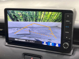 【バックカメラ】駐車時に後方がリアルタイム映像で確認できます。大型商業施設や立体駐車場での駐車時や、夜間のバック時に大活躍!運転スキルに関わらず、今や必須となった装備のひとつです!