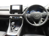 ぜひ展示車の運転席に座ってみてください。
