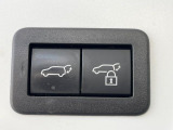 【パワーバックドア】スマートキーや運転席のボタンを押すだけでリアゲートが自動で開閉します!荷物を持っている時や、高い位置にあるバックドアを閉める際に便利な機能です♪