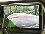 【バックカメラ】駐車時に後方がリアルタイム映像で確認できます。大型商業施設や立体駐車場での駐車時や、夜間のバック時に大活躍!運転スキルに関わらず、今や必須となった装備のひとつです!
