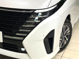 【シーケンシャルターンランプ付きLEDヘッドライト】人気の『流れるウィンカー』付きのLEDヘッドライトを装備♪高級感はもちろん、点灯時は存在感たっぷりで他車からも認識されやすく安心です。