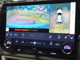 【パノラミックビューモニター】専用のカメラにより、上から見下ろしたような視点で360度クルマの周囲を確認することができます☆死角部分も確認しやすく、狭い場所での切り返しや駐車もスムーズに行えます。