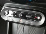 エンジンスタート/ストップのトグルスイッチやエアコンのボタンなどは、センターパネルに集約されています!