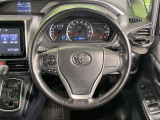 インテリアに合わせたデザインのステアリングは、運転される方のことも考え、運転しやすい形状、大きさです。是非一度、実際に触ってお確かめください。