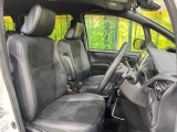 運転席シート廻りは使用感も少なく、良好な状態となっています。前オーナー様が丁寧に使っていたことがよくわかりますね。