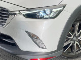 【LEDヘッドライト】悪天候や夜間走行時も良好な視界を確保し安心して運転できる高輝度LEDヘッドライトを装備!点灯速度が早く、消費電力も抑えられています。