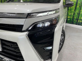 【LEDヘッドライト】悪天候や夜間走行時も良好な視界を確保し安心して運転できる高輝度LEDヘッドライトを装備!点灯速度が早く、消費電力も抑えられています。