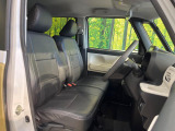 【黒革調シートカバー】運転席シート廻りは使用感も少なく、良好な状態となっています。丁寧に使われていたことがよくわかりますね。
