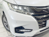 【LEDヘッドライト】悪天候や夜間走行時も良好な視界を確保し安心して運転できる高輝度LEDヘッドライトを装備!点灯速度が早く、消費電力も抑えられています。