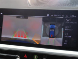 【アラウンドビューモニター】バックカメラに加え、360度のカメラで駐車も楽々。駐車が苦手な方でも安心してお乗りいただけます。