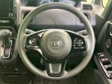インテリアに合わせたデザインのステアリングは、運転される方のことも考え、運転しやすい形状、大きさです。是非一度、実際に触ってお確かめください。