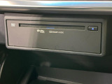 【CD/DVDデッキ】オプションのCD/DVDデッキを搭載。ディスプレイオーディオでエンタメをお楽しみいただけます。