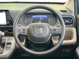 【純正革巻きステアリング】上質な革を使用することで、手にしっかり馴染みとても運転しやすいハンドルです♪