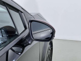 【ブラインドスポットモニター】巻き込み事故防止や、車線変更時の事故も予防します。